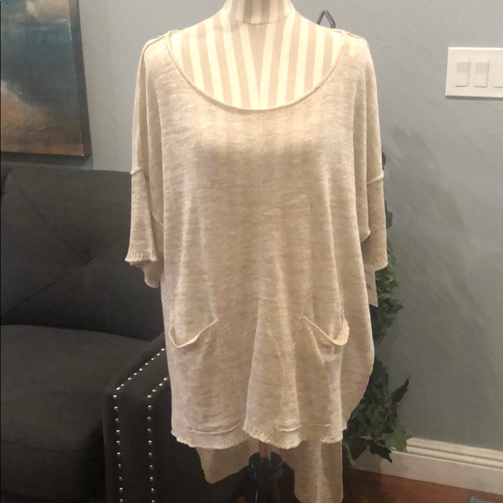 NWT high low knit top